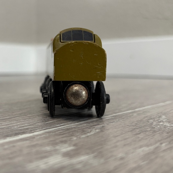 Wooden Diesel 10 - Picture 4 of 8